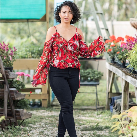 NEW! 🖤 Aura’s Floral Wrap Crop Top - Picture 2 of 4